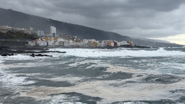 Playa Jardin Puerto de la Cruz Teneriffa Abwasser Sperrung brauner Schaum