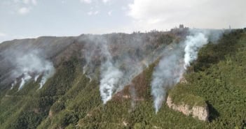 Waldbrände Teneriffa Feuer Rauch Berge 112